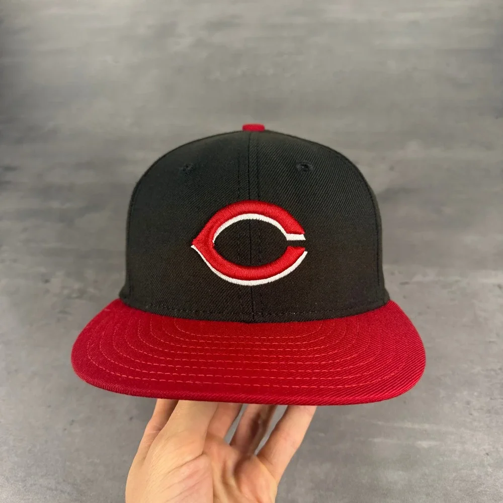 Vintage Cincinnati Reds Hat New Era Cap 6 7/8 USA Wool 2 Tone Black Red Fitted‎